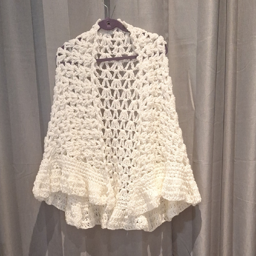 Vintage Sally Gee Loose Knit Shawl Cottagecore Grandma Chic